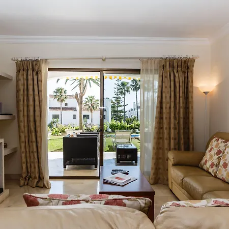 珊瑚海滩公寓式酒店 4*