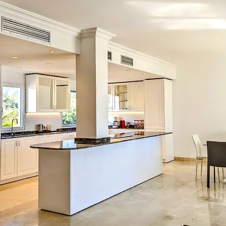 Coral Apartment