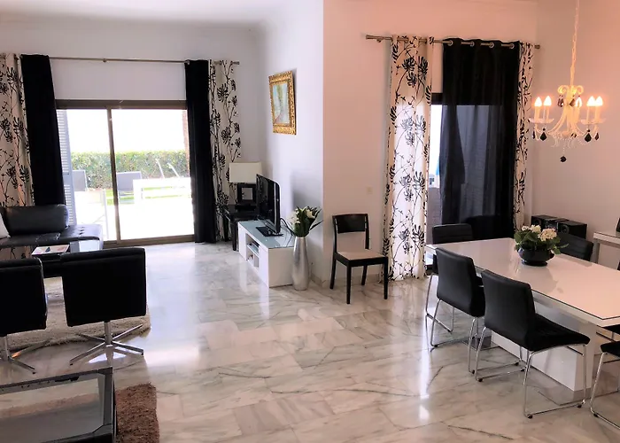 كورال بيتش الفندقية بخدمة ذاتية