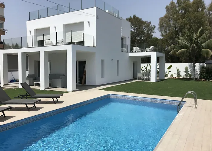 كورال بيتش الفندقية بخدمة ذاتية 4* ماربيا