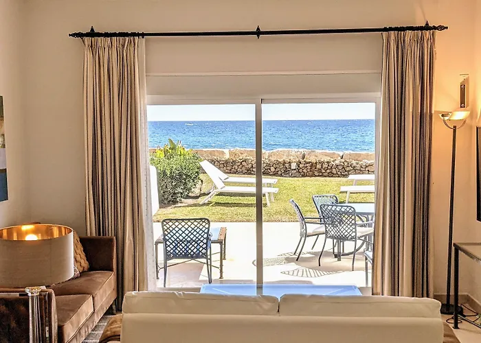 كورال بيتش الفندقية بخدمة ذاتية